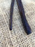 Gousses de Vanille Pompona de Madagascar - 21cm - MADA * Une vanille généreuse aux arômes profonds, mêlant caramel, fleurs exotiques et fruits mûrs avec une douceur sensuelle.*