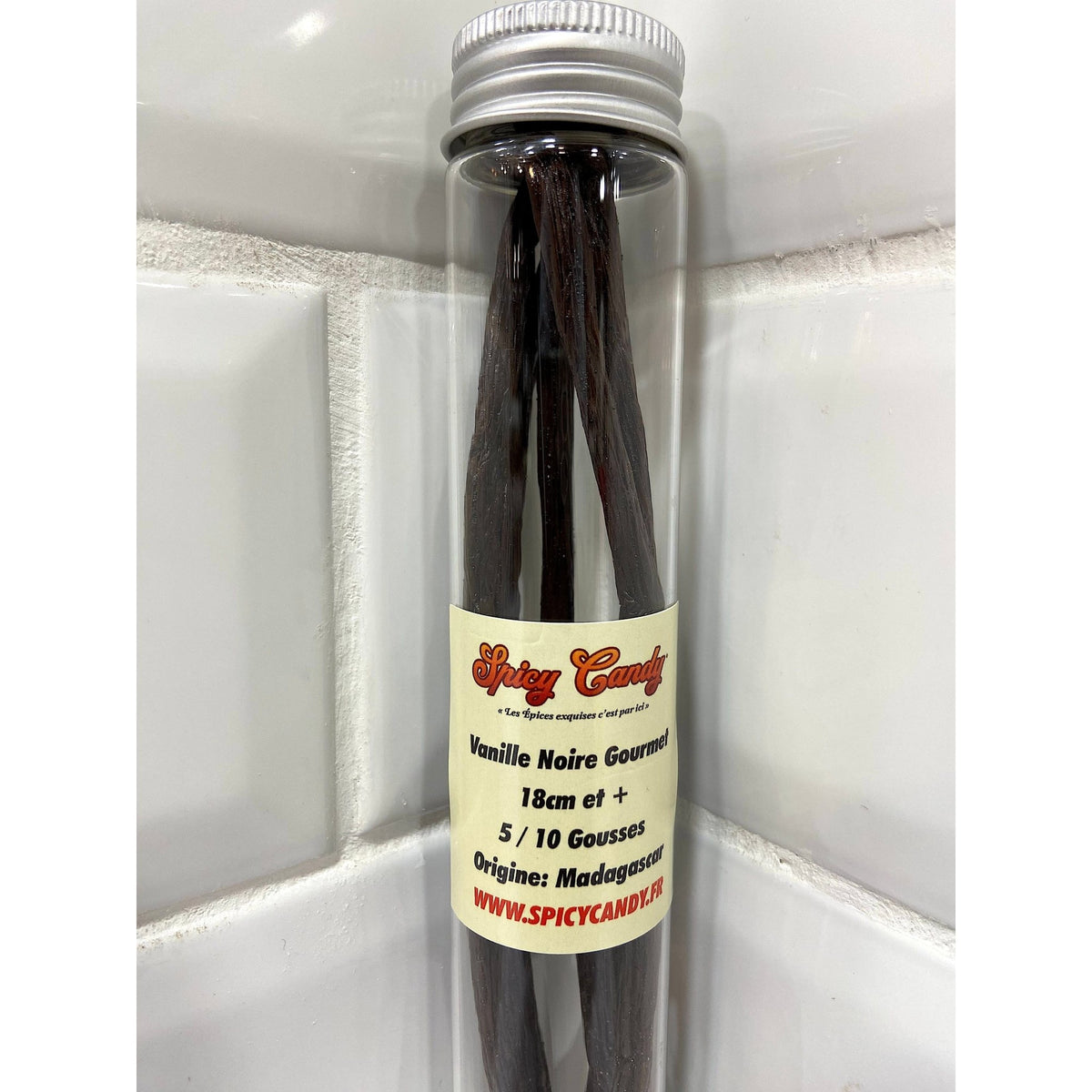 Gousses de Vanille de Madagascar - 18cm - Variété Fiana * Arômes chauds, crémeux et légèrement boisés, avec des nuances de caramel, de miel et parfois des touches florales* - SPICY CANDY®