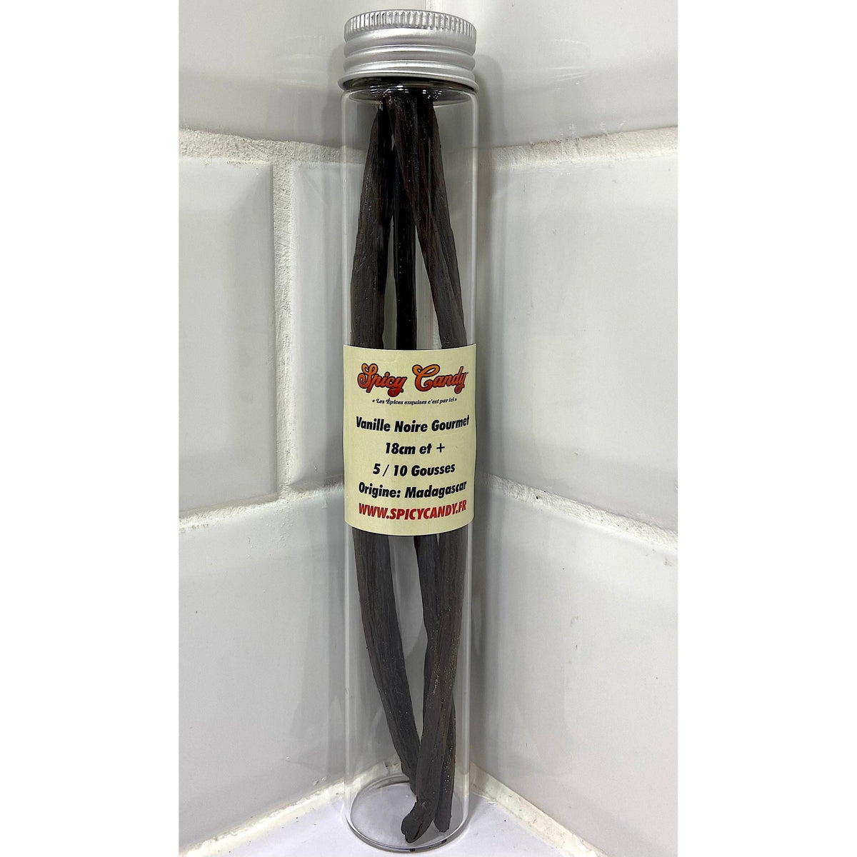 Gousses de Vanille de Madagascar - 18cm - Variété Fiana * Arômes chauds, crémeux et légèrement boisés, avec des nuances de caramel, de miel et parfois des touches florales* - SPICY CANDY®